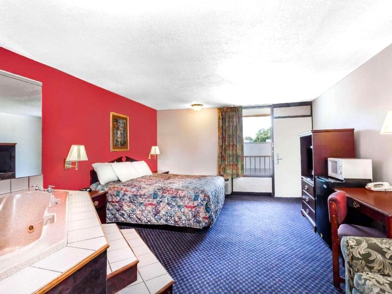 Days Inn by Wyndham Martinの写真