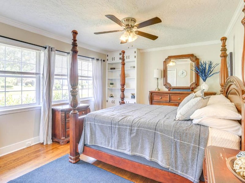 Inviting Jacksonville Home Less Than Half Mi to Universityの写真