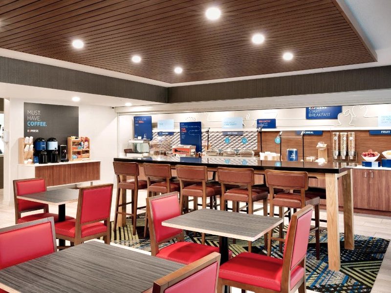 Holiday Inn Express & Suites Mitchell By IHGの写真