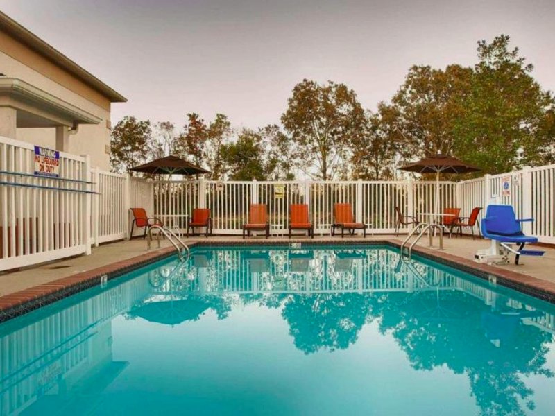 ベストウェスタン ザカリー イン (Best Western Zachary Inn)の写真