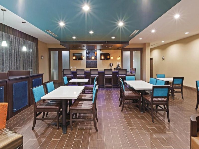 ラ キンタ イン&スイーツ バイ ウィンダム クリントン ヒストリック ルート 66 (La Quinta Inn & Suites by Wyndham Clinton Historic Route 66)の写真