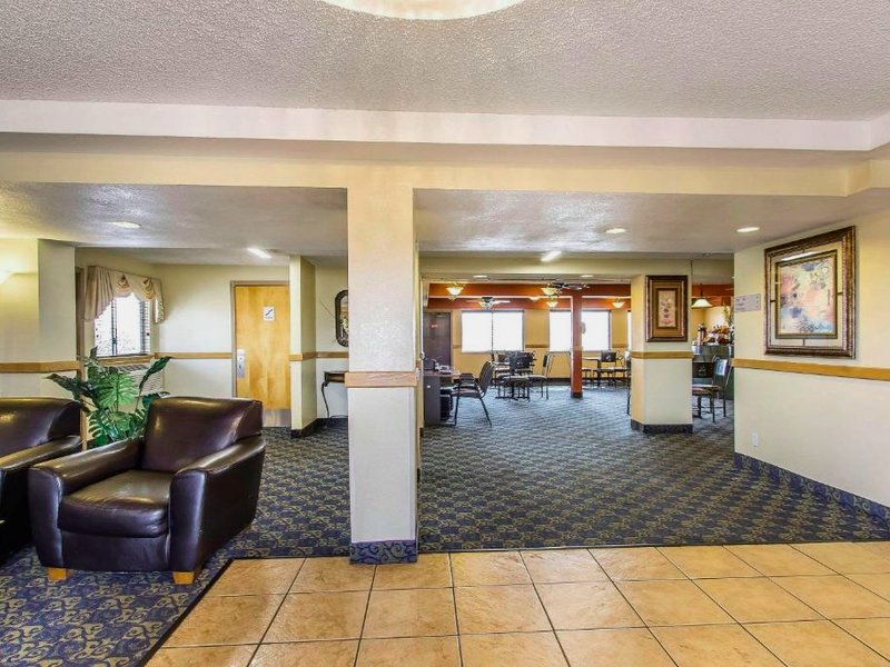ブレントウッド イン クリントン (Brentwood Inn Clinton)の写真