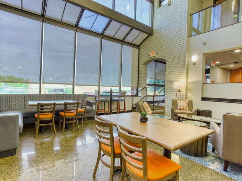 Drury Inn and Suites St Louis Collinsvilleの写真