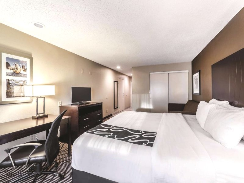 La Quinta Inn & Suites by Wyndham Collinsville - St. Louisの写真