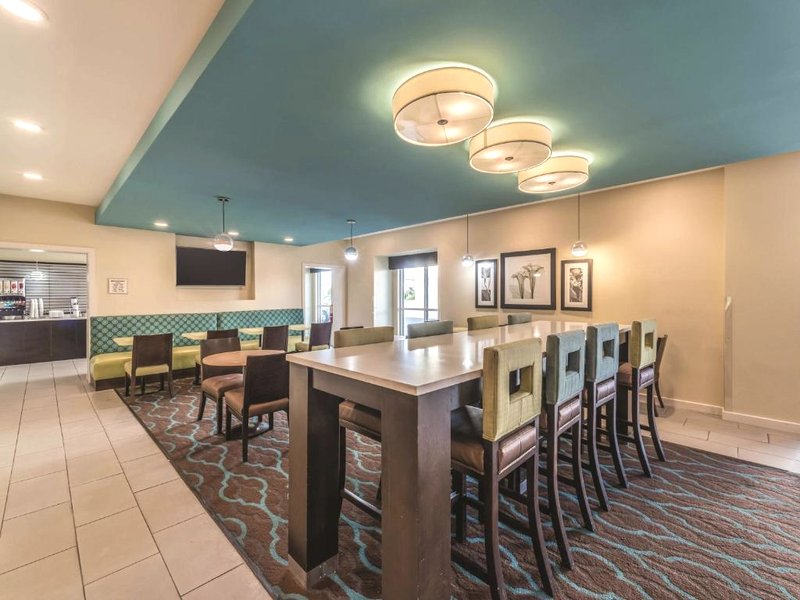 La Quinta Inn & Suites by Wyndham Collinsville - St. Louisの写真
