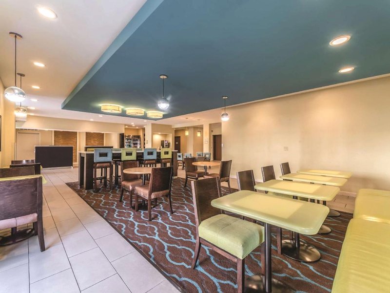 La Quinta Inn & Suites by Wyndham Collinsville - St. Louisの写真