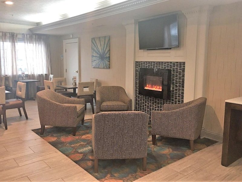 ホリデイ イン エクスプレス ＆ スイーツ カーメル ノース ウェストフィールド バイ IHG (Holiday Inn Express & Suites Carmel North – Westfield By IHG)の写真