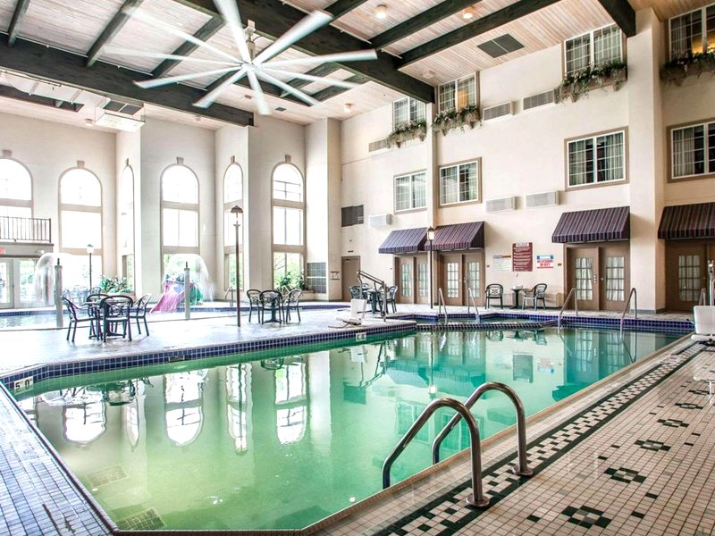 コンフォート スイーツ ミルウォーキー エアポート (Comfort Suites Milwaukee Airport)の写真