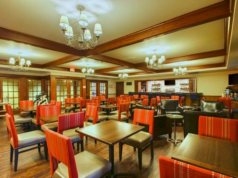コンフォート スイーツ ミルウォーキー エアポート (Comfort Suites Milwaukee Airport)の写真