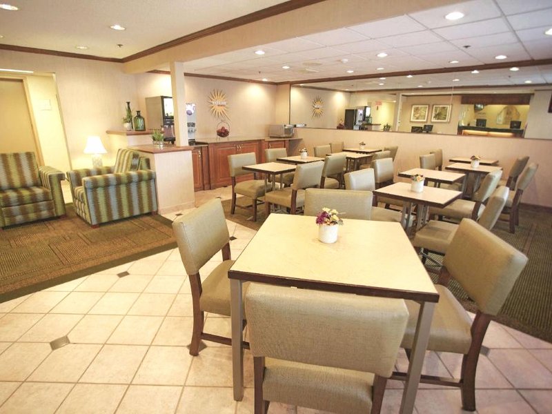 ラ キンタ イン バイ ウィンダム ミルウォーキー エアポート / オーク クリーク (La Quinta Inn by Wyndham Milwaukee Airport / Oak Creek)の写真