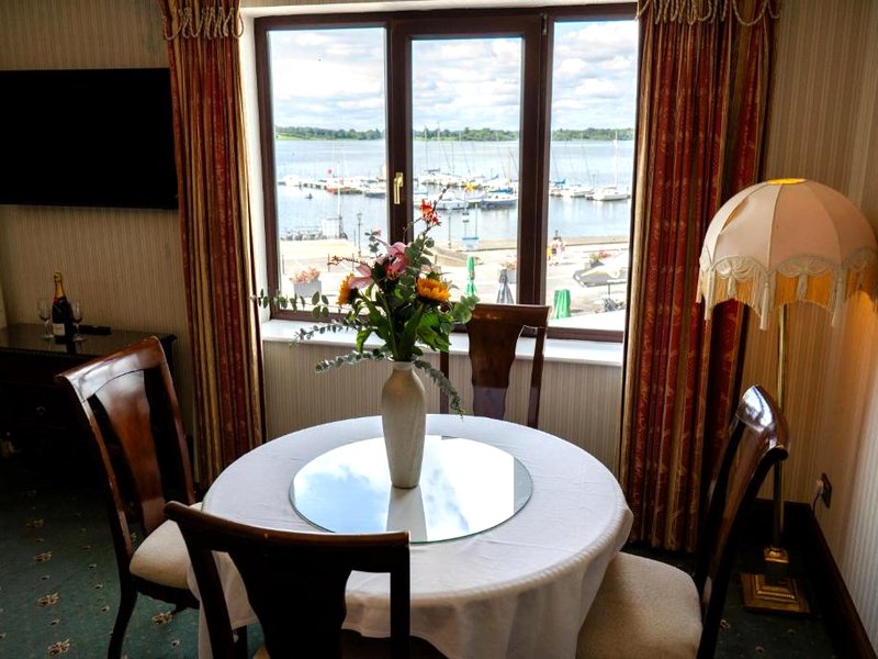 Lakeside Manor Hotelの写真