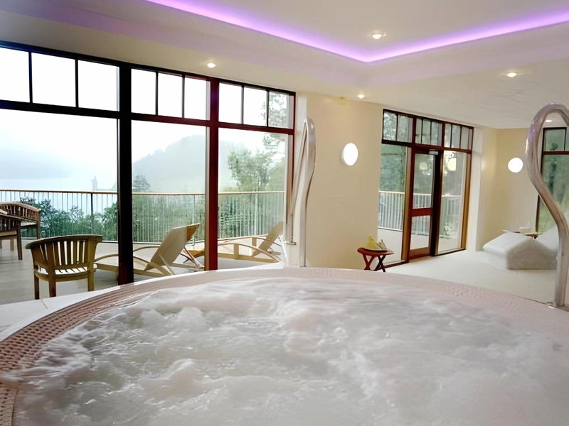 レーク ヴィーンウィ ホテル (Lake Vyrnwy & Spa Hotel)の写真