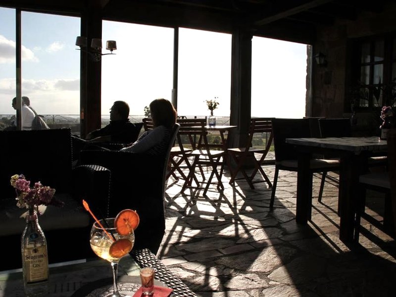 Hotel "Posada de Cantabria EL SOLAR" - Gintonic- Bar -Terraza panorámica (Hotel "Posada de Cantabria EL SOLAR" - Gintonic- Bar -Terraza panoramica)の写真