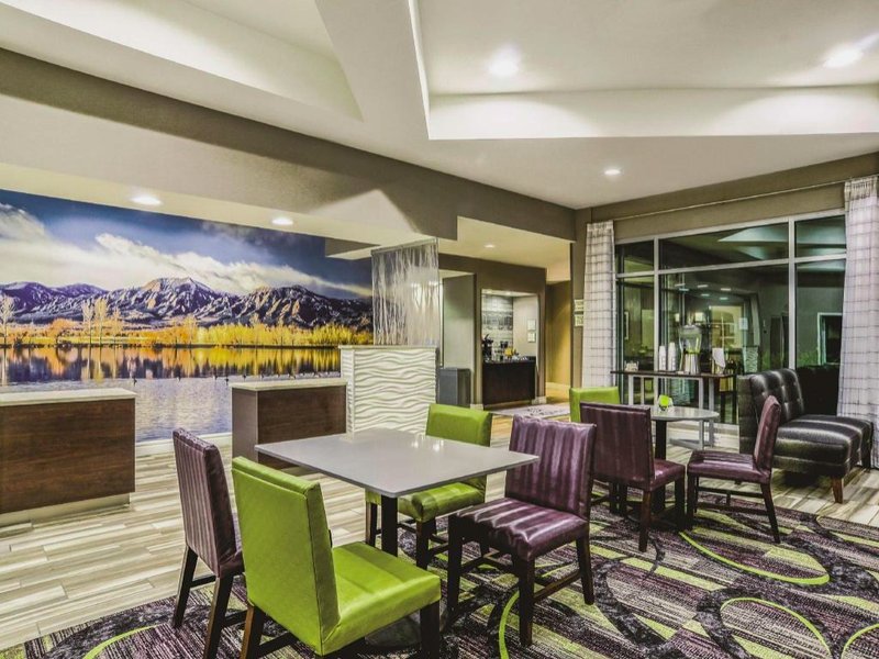 ラ キンタ イン&スイーツ バイ ウィンダム デンバー ボルダー ルイスビル (La Quinta Inn & Suites by Wyndham Denver Boulder-Louisville)の写真