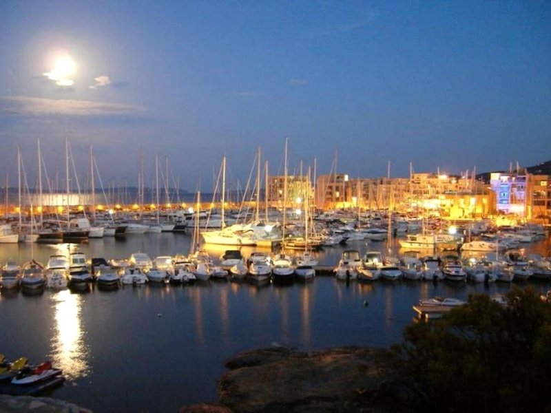 Le Lavandou 6 pers. + parking privé + terrasse (au calme) (Le Lavandou 6 pers. + parking prive + terrasse (au calme))の写真