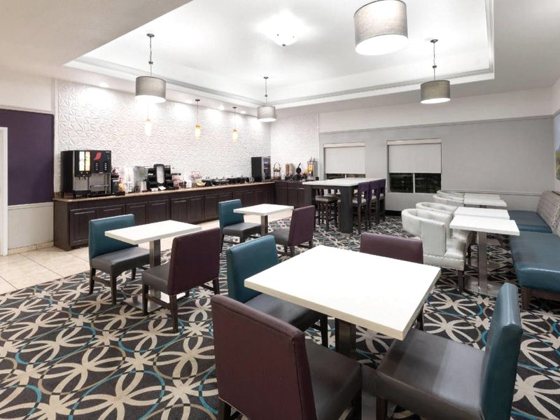 La Quinta Inn & Suites by Wyndham Brownwoodの写真