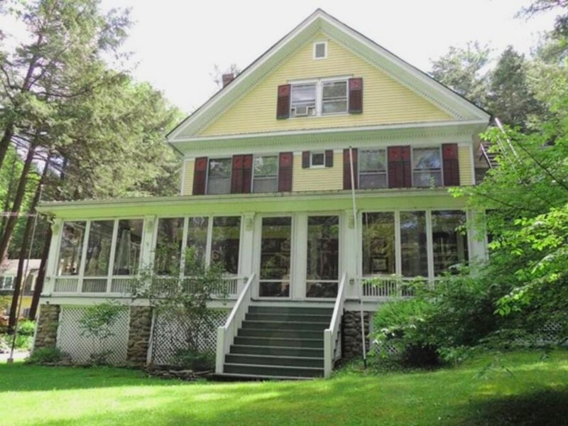 The Brookview Manor Familyの写真