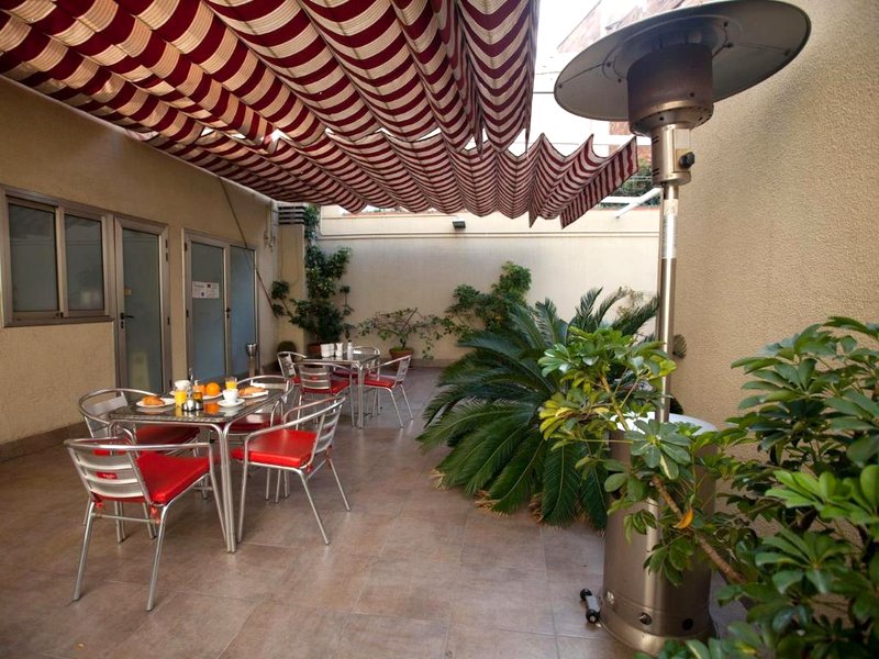ホテル シウタット デ サント アドリア (Hotel Ciutat de Sant Adria)の写真