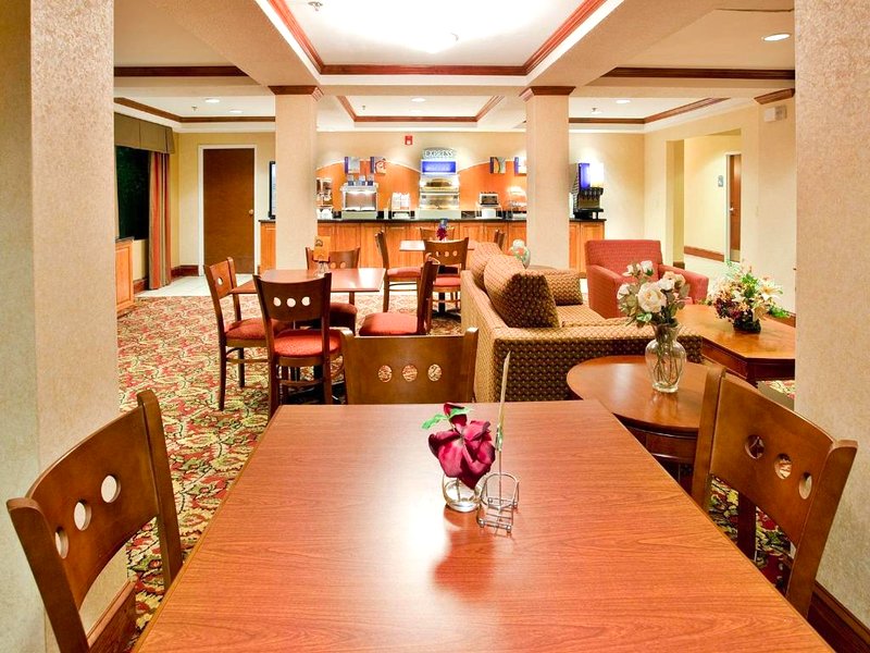 Holiday Inn Express Hotel And Suites Kinston By IHGの写真