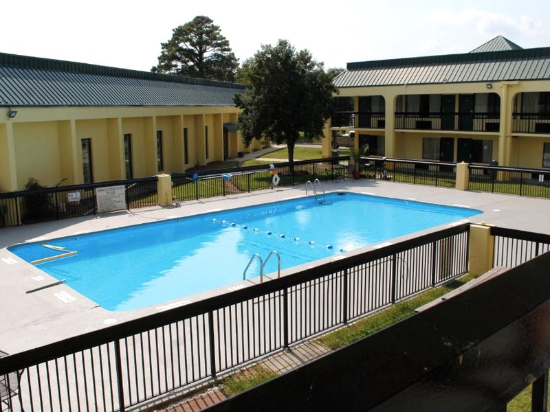Red Carpet Inn and Suites Kinston NCの写真