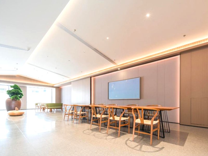 Ji Hotel Linzhi Bayi Streetの写真