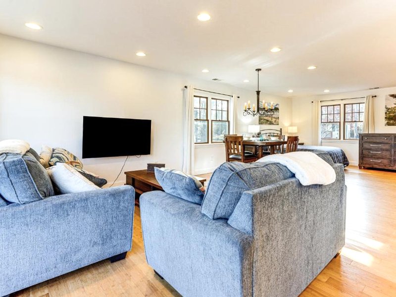 Less Than 3 Mi to UConn Peaceful Home on Pine lakeの写真