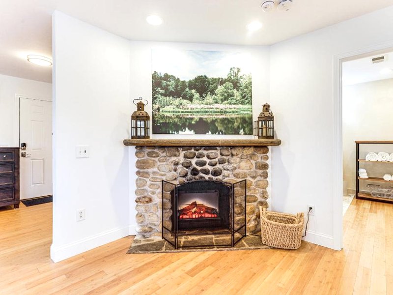 Less Than 3 Mi to UConn Peaceful Home on Pine lakeの写真