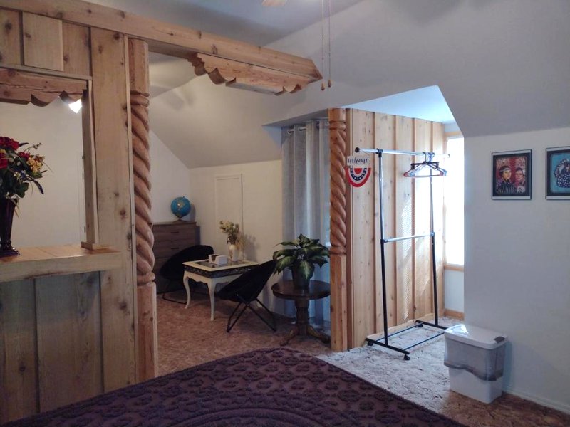 Quiet upstairs studio close to town 420 friendlyの写真