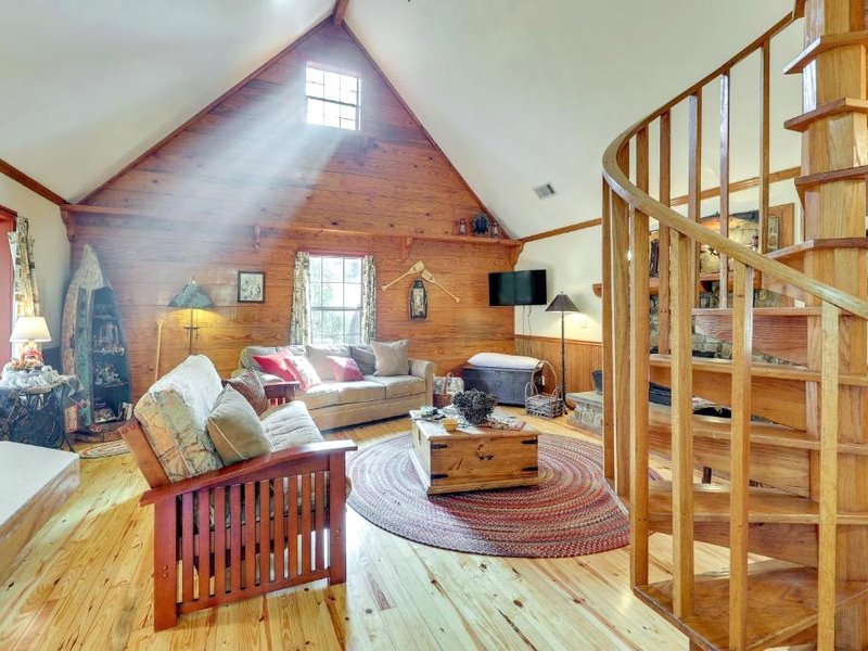 Cozy Oden Oasis with On-Site Fishing Creek and Deck!の写真