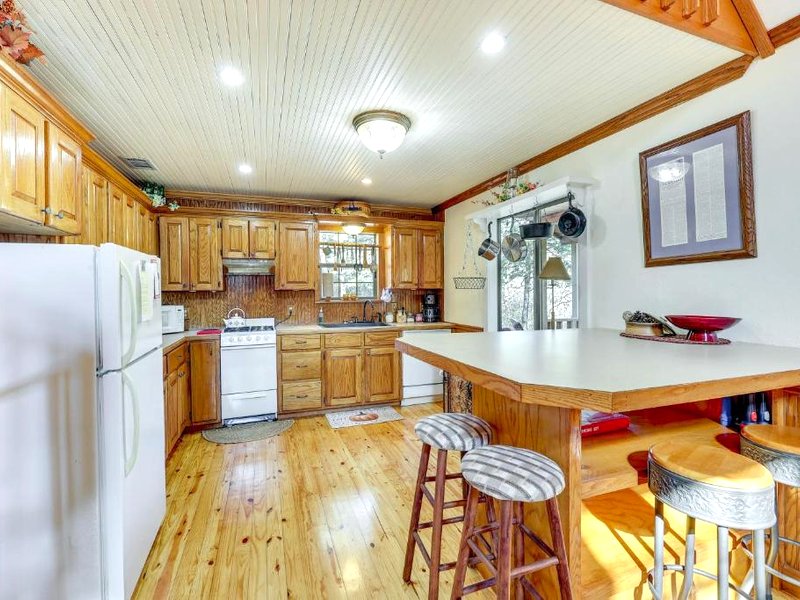 Cozy Oden Oasis with On-Site Fishing Creek and Deck!の写真