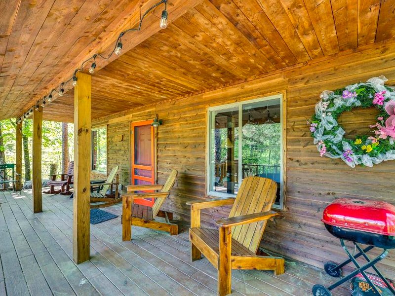 Cozy Oden Oasis with On-Site Fishing Creek and Deck!の写真