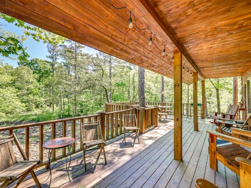 Cozy Oden Oasis with On-Site Fishing Creek and Deck!の写真