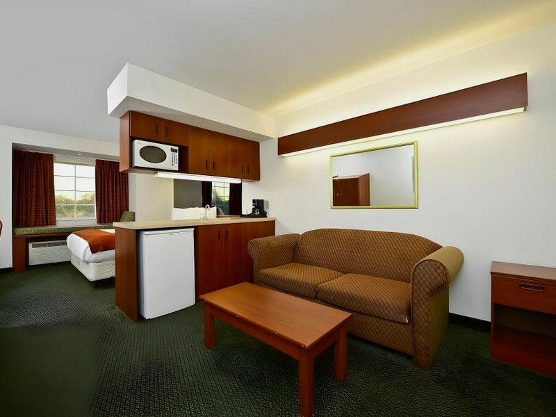 Americas Best Value Inn and Suites Lake Charles at I-210 Exit 5の写真