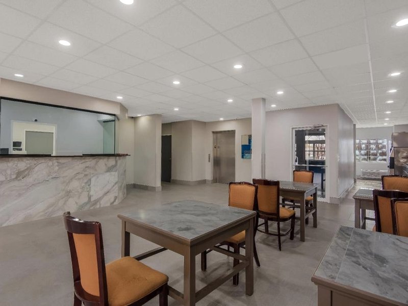 Americas Best Value Inn and Suites Lake Charles at I-210 Exit 5の写真