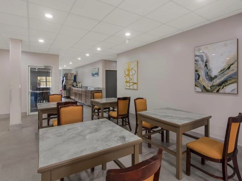 Americas Best Value Inn and Suites Lake Charles at I-210 Exit 5の写真
