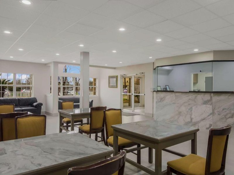 Americas Best Value Inn and Suites Lake Charles at I-210 Exit 5の写真