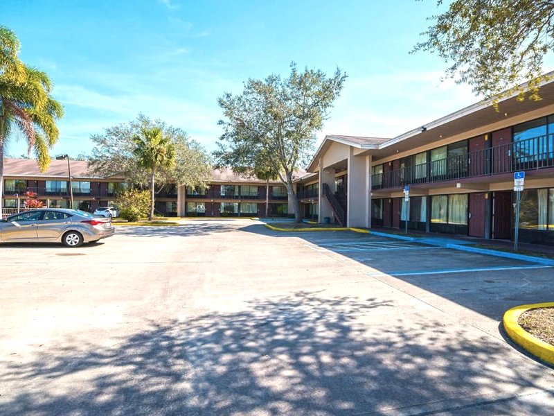アメリカズ ベスト バリュー イン&スイーツ メルボルン (Americas Best Value Inn & Suites Melbourne)の写真