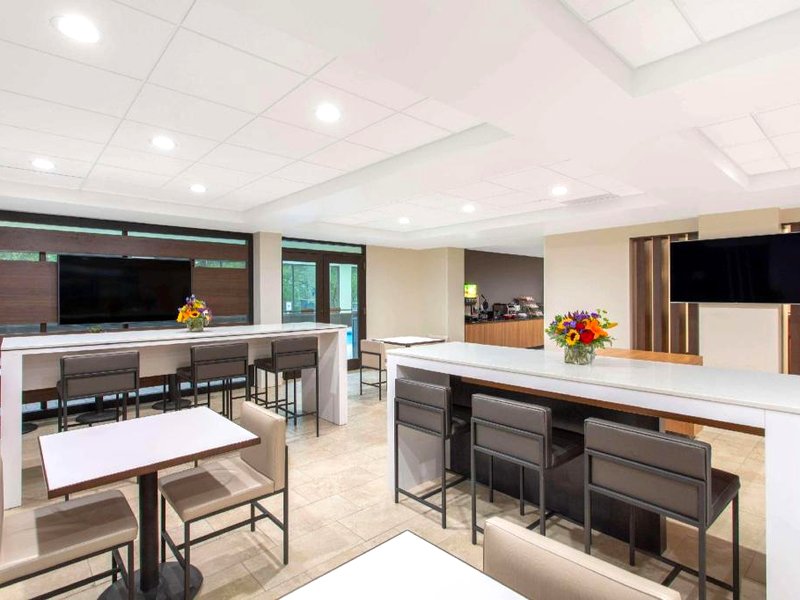 La Quinta Inn & Suites by Wyndham Mooresvilleの写真