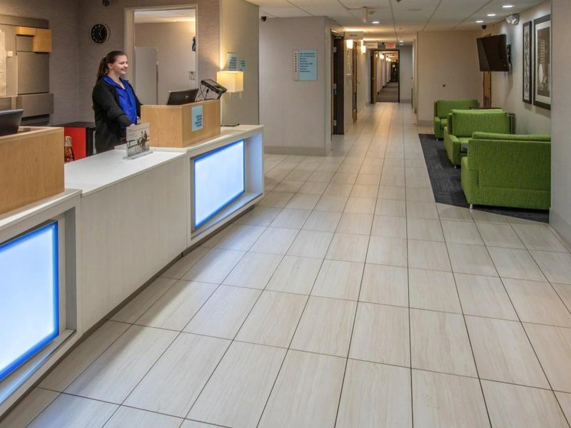 Holiday Inn Express Hotel & Suites Roseville - Galleria Area By IHGの写真