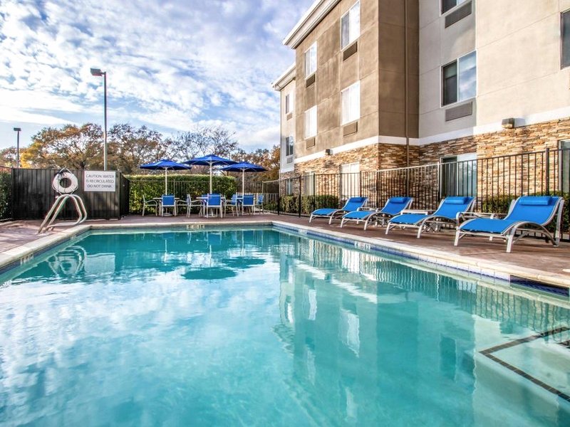 Holiday Inn Express Hotel & Suites Roseville - Galleria Area By IHGの写真