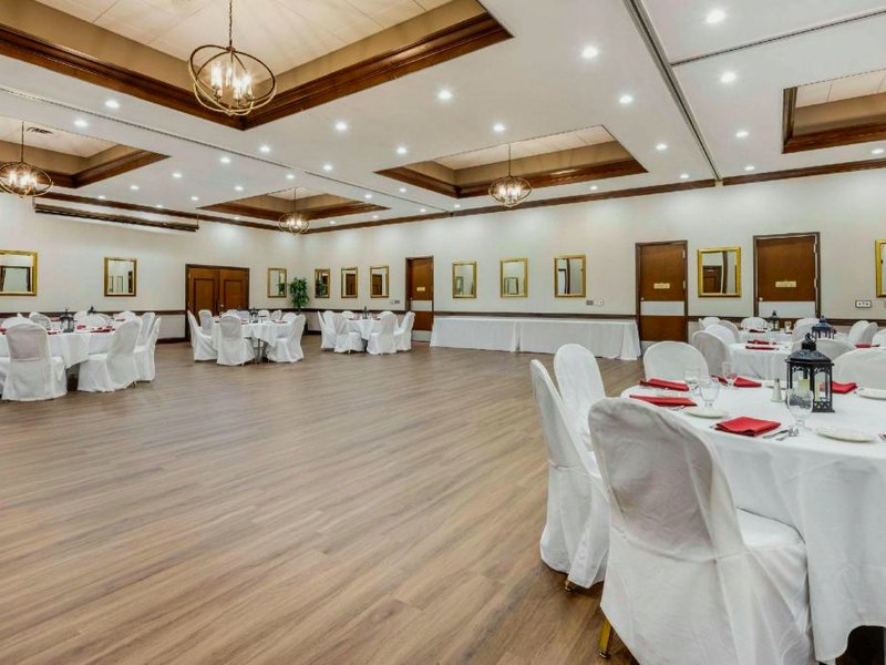 Clarion Hotel Conference Center on Lake Erieの写真