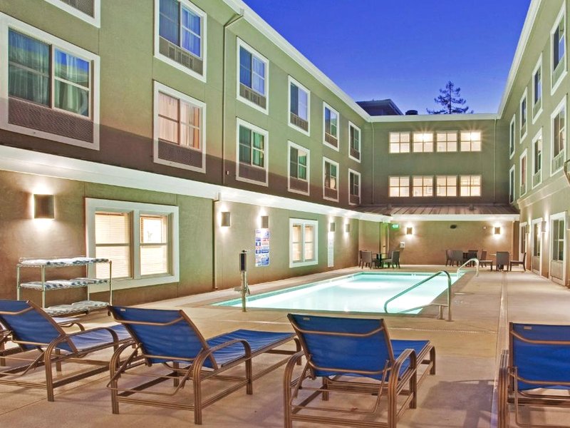 Holiday Inn Express Hotel & Suites Santa Cruz By IHGの写真