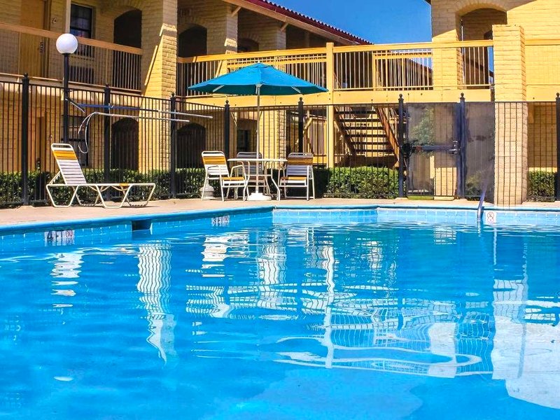 デイズ イン バイ ウィンダム サルファー ウェスト (Days Inn by Wyndham Sulphur West)の写真