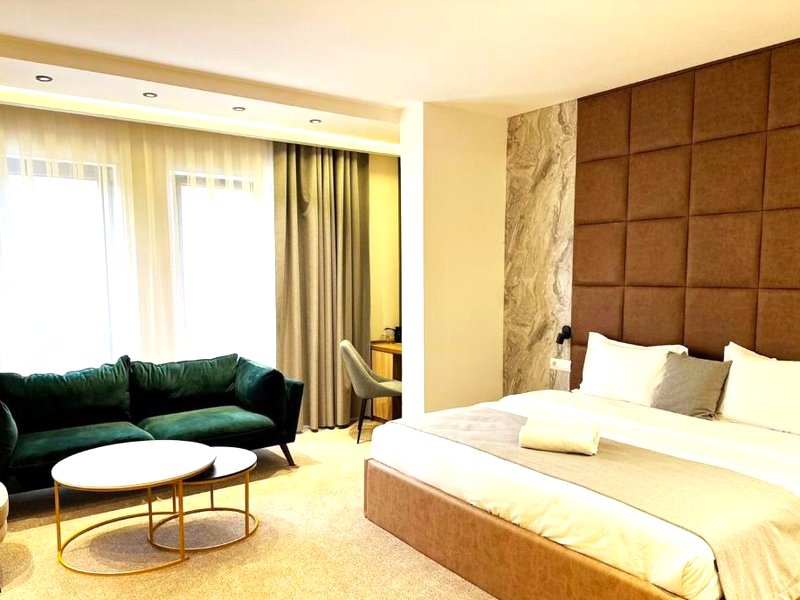 Ador Hotel North Mitrovicaの写真