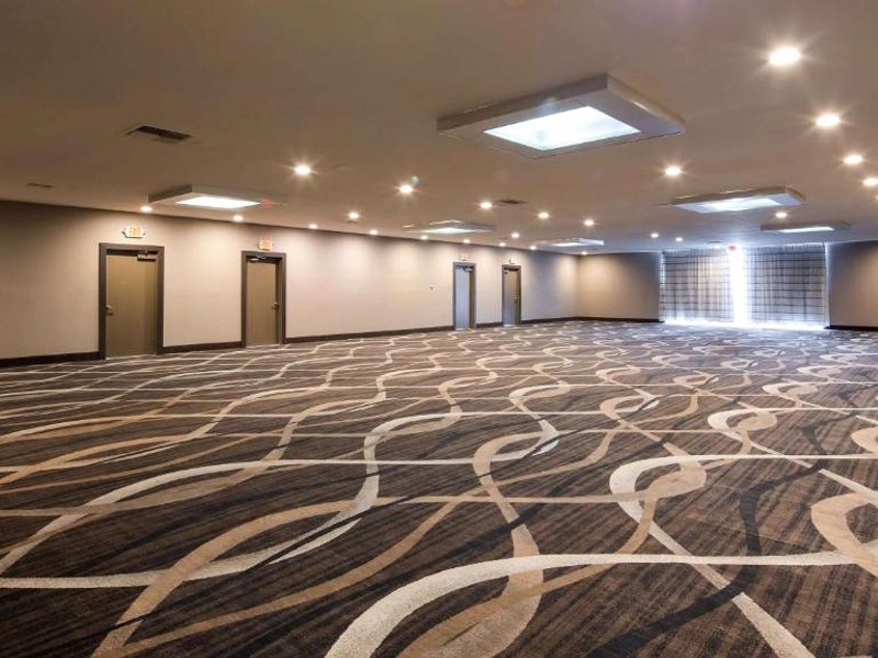 シュアステイ プラス ホテル バイ ベストウェスタン ポイント リッチモンド (SureStay Plus Hotel by Best Western Point Richmond)の写真