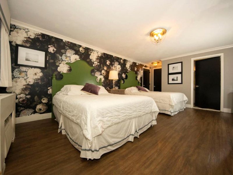 Simmons Motel and Suitesの写真