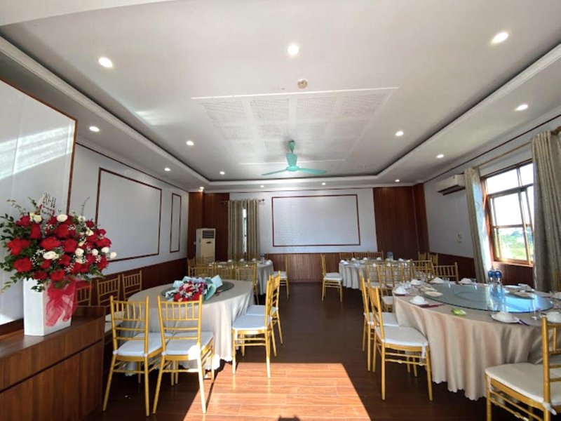 クラウンホテル タイグエン (Crown Hotel Thái Nguyên)の写真