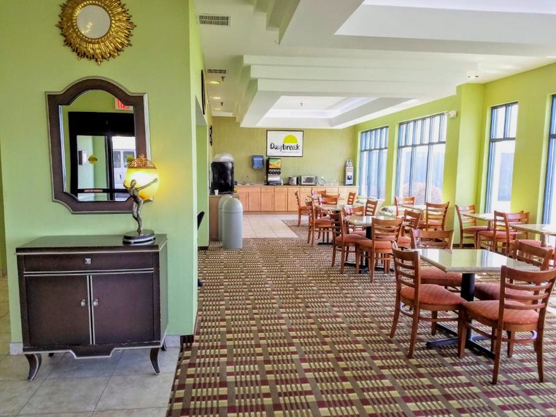 デイズ イン バイ ウィンダム ウィンザー ロックス ブラッドリー インターナショナル エアポート (Days Inn by Wyndham Windsor Locks / Bradley Intl Airport)の写真