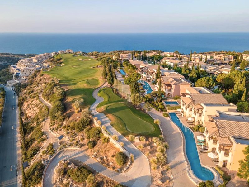 EXQUISITE GOLF VILLA with Sea, 8Tee, Green Views, in Aphrodite Hills Golf Resortの写真