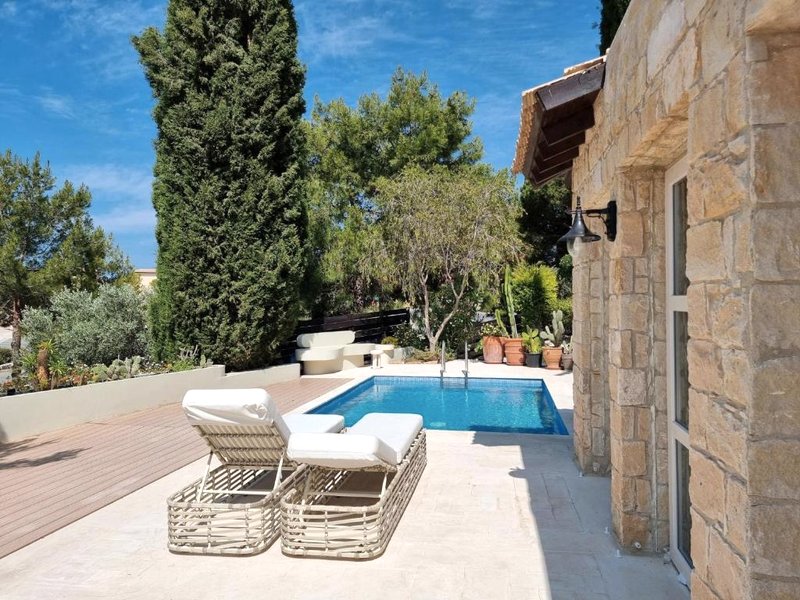 EXQUISITE GOLF VILLA with Sea, 8Tee, Green Views, in Aphrodite Hills Golf Resortの写真